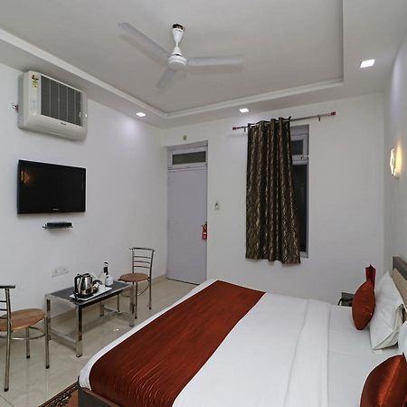 Oyo 11526 Hotel Apollo آغْرا المظهر الخارجي الصورة