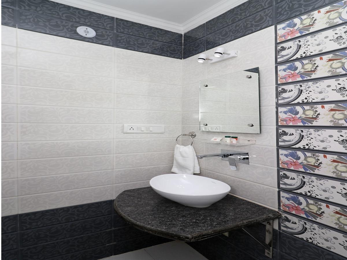 Oyo 11526 Hotel Apollo آغْرا المظهر الخارجي الصورة