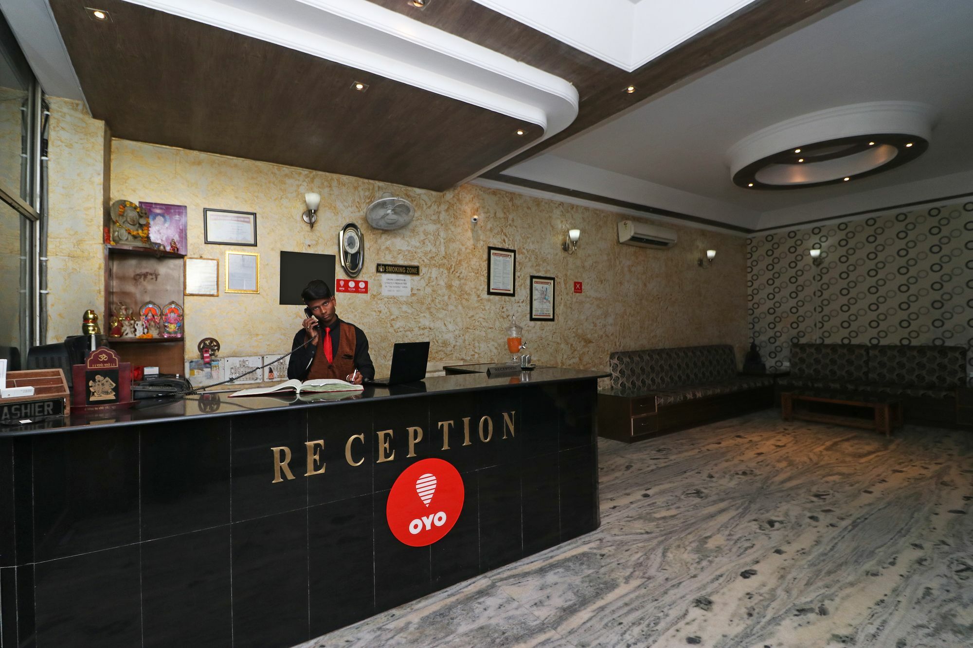 Oyo 11526 Hotel Apollo آغْرا المظهر الخارجي الصورة